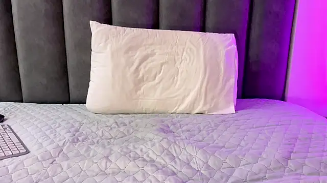 max shy online show from October 27, 10:19 am