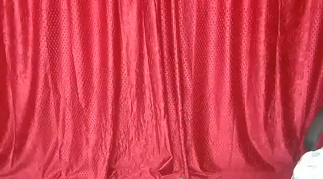 Snapshot of Heavenly_Gurl chatting on February 14, 11:31 pm Heavenly Gurl online show from February 14, 11:31 pm