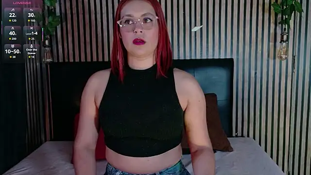 Snapshot of Sophie_new25 chatting on January 19, 12:42 pm Sophie new25 online show from January 19, 12:42 pm