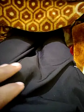 Snapshot of 08uhj chatting on February 3, 4:43 am 08uhj online show from February 3, 4:43 am