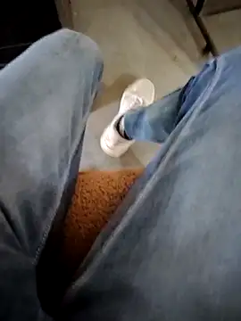 Snapshot of 08uhj chatting on March 25, 9:26 am 08uhj online show from March 25, 9:26 am