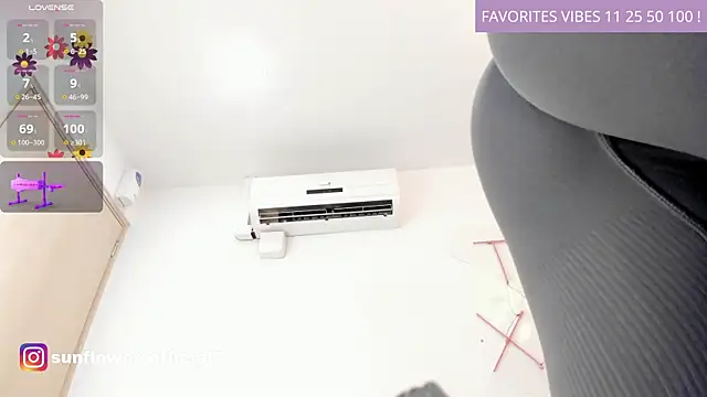Snapshot of LissMonroe chatting on January 28, 10:45 am LissMonroe online show from January 28, 10:45 am