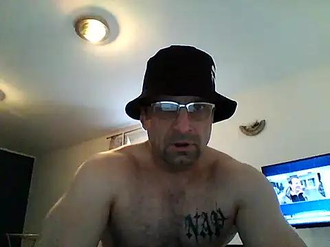 Snapshot of bobbuilder77pl chatting on May 22, 4:12 pm bobbuilder77pl online show from May 22, 4:12 pm