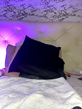 Lili  taylor online show from November 4, 4:22 am