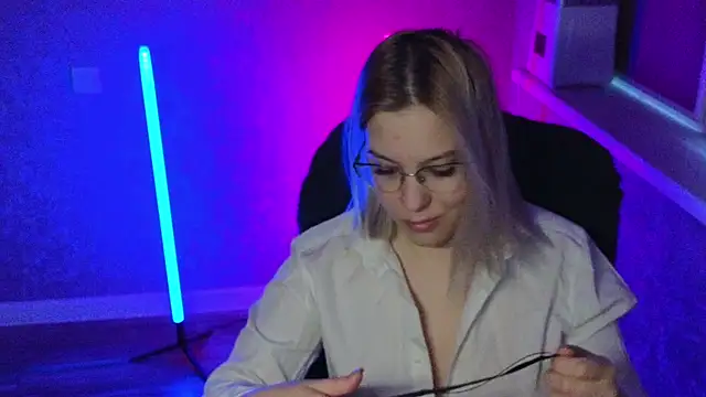 HotBrandyX online show from March 7, 2:04 am