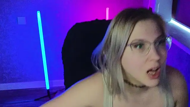 HotBrandyX online show from March 7, 8:13 am