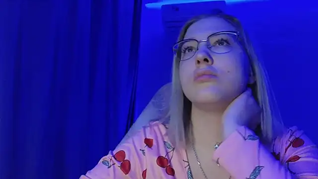 HotBrandyX online show from January 13, 11:15 am