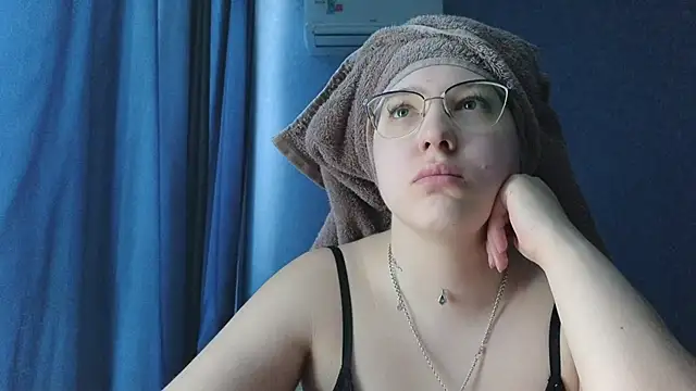 HotBrandyX online show from March 14, 3:45 am