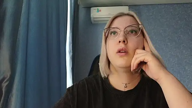 HotBrandyX online show from March 27, 7:36 am