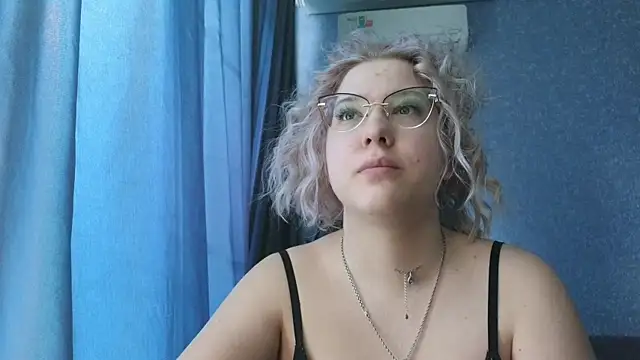 HotBrandyX online show from April 11, 4:17 am