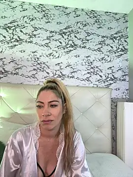 viktoria davis  online show from February 10, 9:47 pm