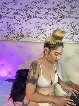 viktoria davis  online show from February 18, 9:42 pm