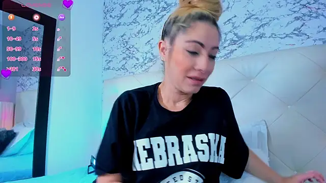 viktoria davis  online show from February 19, 8:41 pm