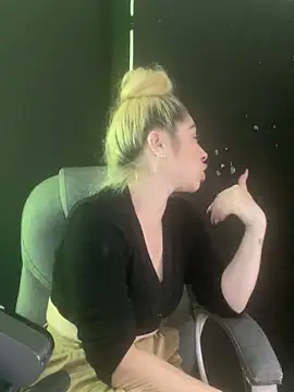 viktoria davis  online show from March 7, 2:46 am