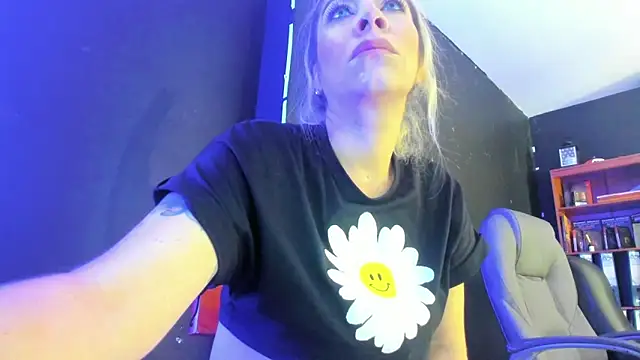 viktoria davis  online show from March 10, 10:02 pm