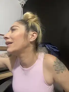 viktoria davis  online show from March 21, 12:40 am