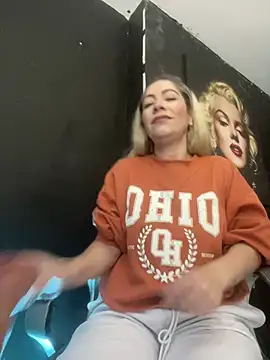 viktoria davis  online show from March 4, 10:16 pm