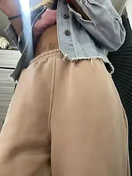 zoe storm online show from February 7, 8:31 pm