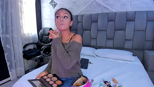 DalayMoore online show from September 20, 4:52 pm