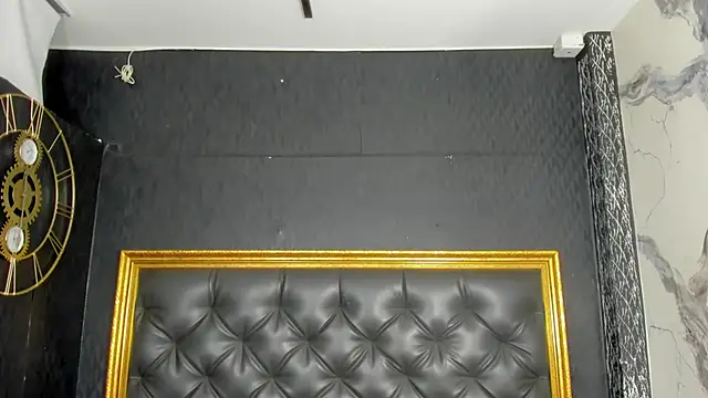 DalayMoore online show from November 3, 7:26 pm