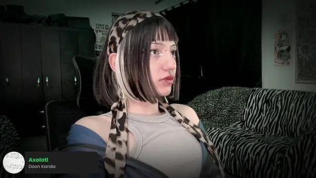 Snapshot of roxy_toxic chatting on July 10, 1:43 am roxy toxic online show from July 10, 1:43 am