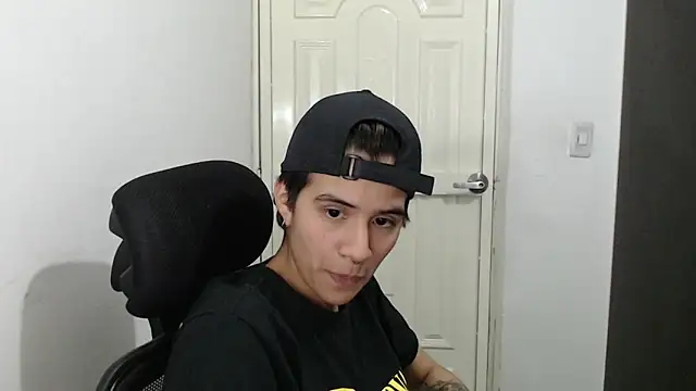 Snapshot of Dha_lia0 chatting on January 20, 4:32 am Dha lia0 online show from January 20, 4:32 am