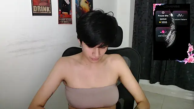 Snapshot of Dha_lia0 chatting on October 4, 8:51 pm Dha lia0 online show from October 4, 8:51 pm