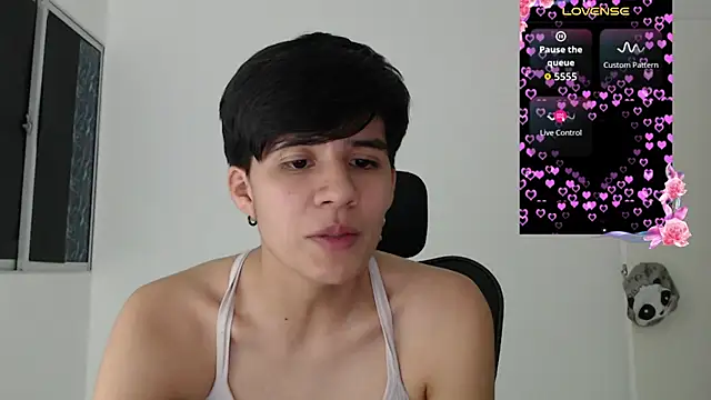 Snapshot of Dha_lia0 chatting on April 24, 2:58 am Dha lia0 online show from April 24, 2:58 am