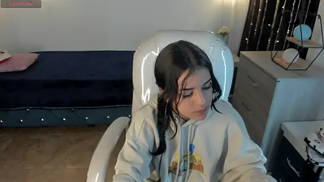 Nicole Foxx  online show from February 25, 11:00 pm