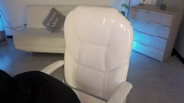 Nicole Foxx  online show from December 19, 7:43 pm