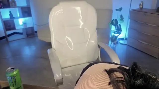 Nicole Foxx  online show from December 22, 7:00 pm