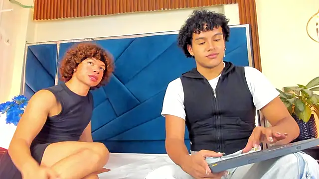 Snapshot of DanteAndKyle chatting on November 19, 10:43 pm DanteAndKyle online show from November 19, 10:43 pm