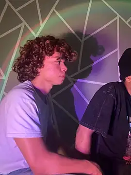 Snapshot of DanteAndKyle chatting on February 11, 10:26 pm DanteAndKyle online show from February 11, 10:26 pm