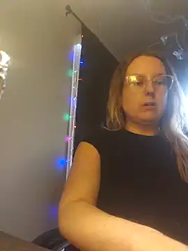 Snapshot of TattedMamaXOXO chatting on February 4, 7:22 pm TattedMamaXOXO online show from February 4, 7:22 pm