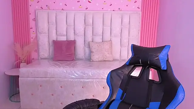 Snapshot of shalon_diaz_s chatting on February 20, 1:11 pm shalon diaz s online show from February 20, 1:11 pm