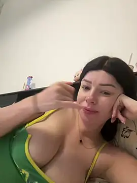 Snapshot of SexySophiaax chatting on February 18, 6:04 am SexySophiaax online show from February 18, 6:04 am