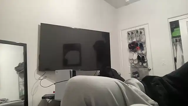 Snapshot of ryan_28747 chatting on February 9, 6:54 am ryan 28747 online show from February 9, 6:54 am