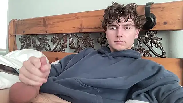 Snapshot of ryan_28747 chatting on February 10, 9:15 pm ryan 28747 online show from February 10, 9:15 pm