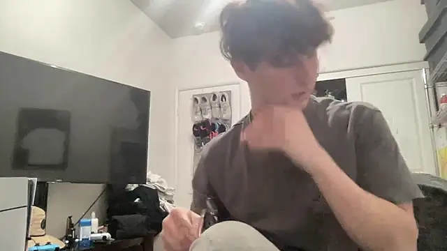 Snapshot of ryan_28747 chatting on February 16, 5:26 am ryan 28747 online show from February 16, 5:26 am