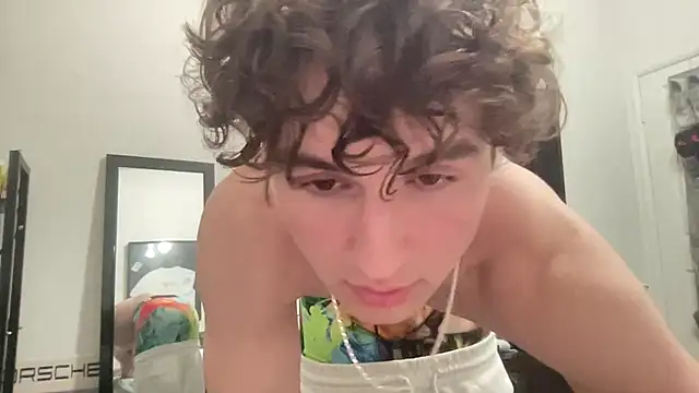 Snapshot of ryan_28747 chatting on February 21, 7:23 am ryan 28747 online show from February 21, 7:23 am