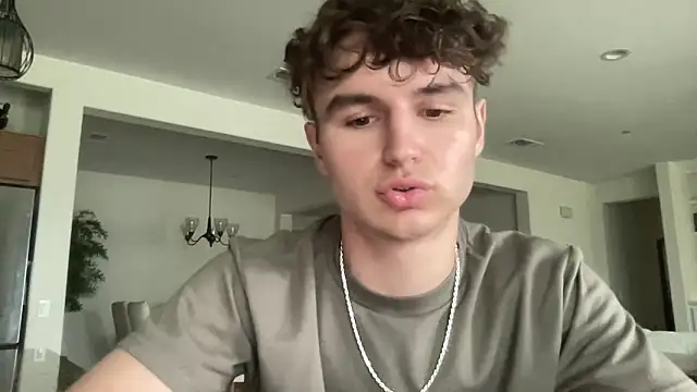 Snapshot of ryan_28747 chatting on March 5, 8:21 pm ryan 28747 online show from March 5, 8:21 pm