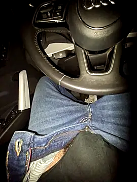 Nzino1983 online show from April 10, 9:30 pm