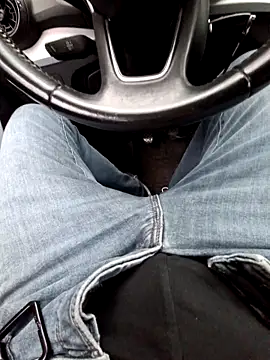 Nzino1983 online show from April 12, 4:56 pm