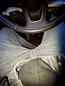 Nzino1983 online show from April 13, 5:29 pm