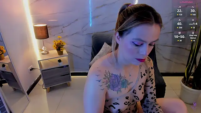 Snapshot of RayaCarr_ chatting on April 30, 1:06 pm RayaCarr online show from April 30, 1:06 pm