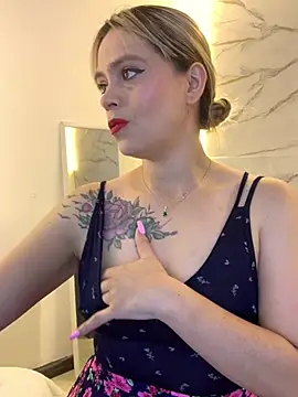 Snapshot of RayaCarr_ chatting on June 27, 1:17 pm RayaCarr online show from June 27, 1:17 pm