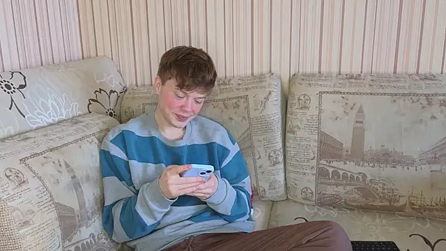 Snapshot of cameron-crowly chatting on January 31, 9:27 am cameron-crowly online show from January 31, 9:27 am