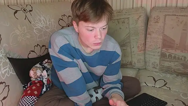 Snapshot of cameron-crowly chatting on February 1, 9:11 am cameron-crowly online show from February 1, 9:11 am