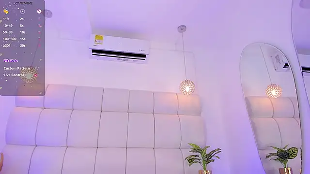 AnthonelaRusso  online show from March 8, 8:55 am