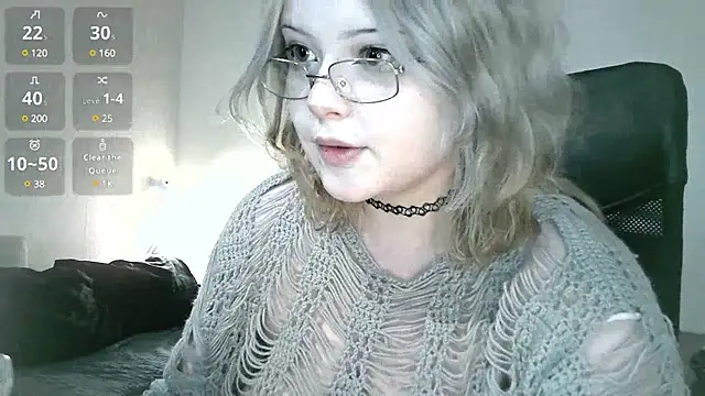 Snapshot of Electro_doll chatting on February 23, 1:42 pm Electro doll online show from February 23, 1:42 pm